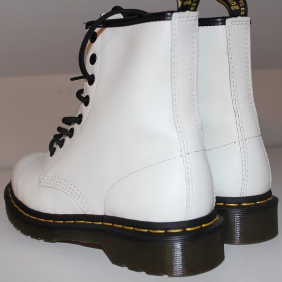 Unisex Doc Martens 1460 Lifestyle Boots White Air Wair AW004 Women's Size 7 6M - Picture 2 of 7
